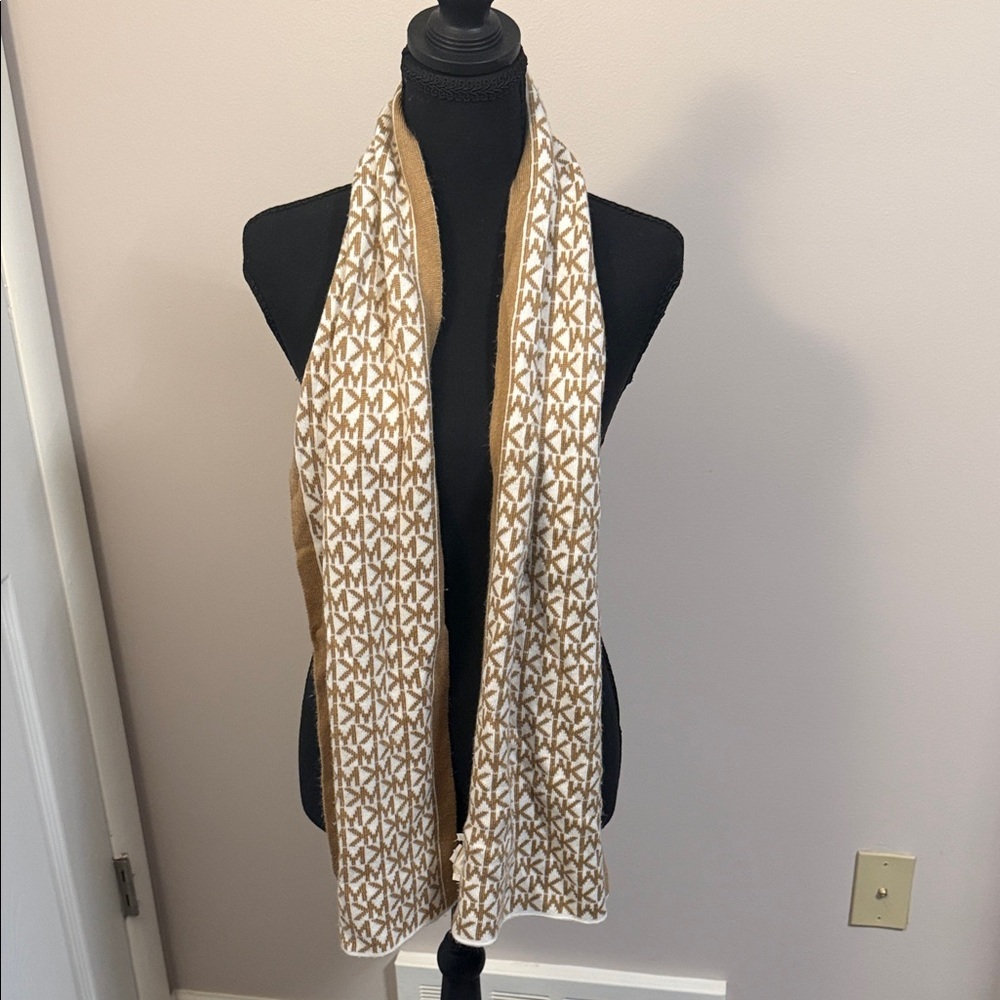 Michael Kors Tan & White Scarf - Picture 2 of 4